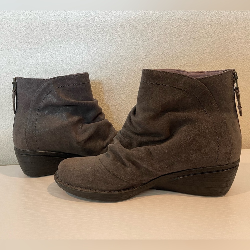 NEW Dansko Arisa Scrunch Suede Gray Shimmer Ankle Boots